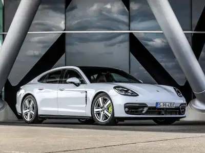 Porsche Panamera 4S E-Hybrid Base Trim · Twilight Blue - Image 1