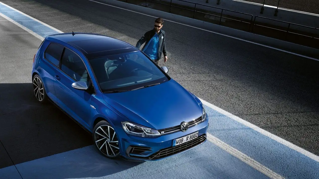 2019 Volkswagen Golf R SEL - view 4
