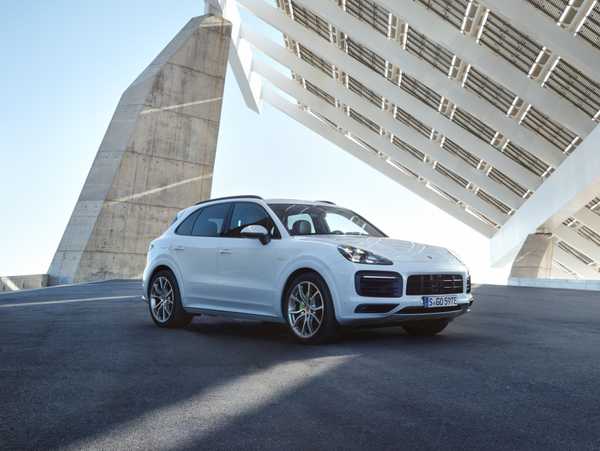 2022 Porsche  الفئة الأساسية من Cayenne هجين-كهربائي for sale, rent and lease on DriveNinja.com