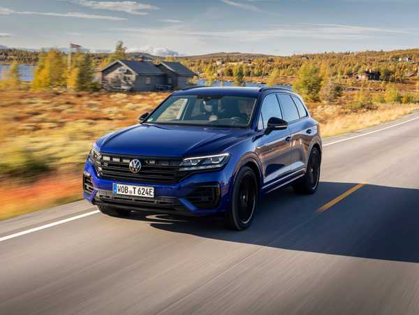 2021 Volkswagen  Touareg 3.0 لتر TFSI R-Line أسود for sale, rent and lease on DriveNinja.com